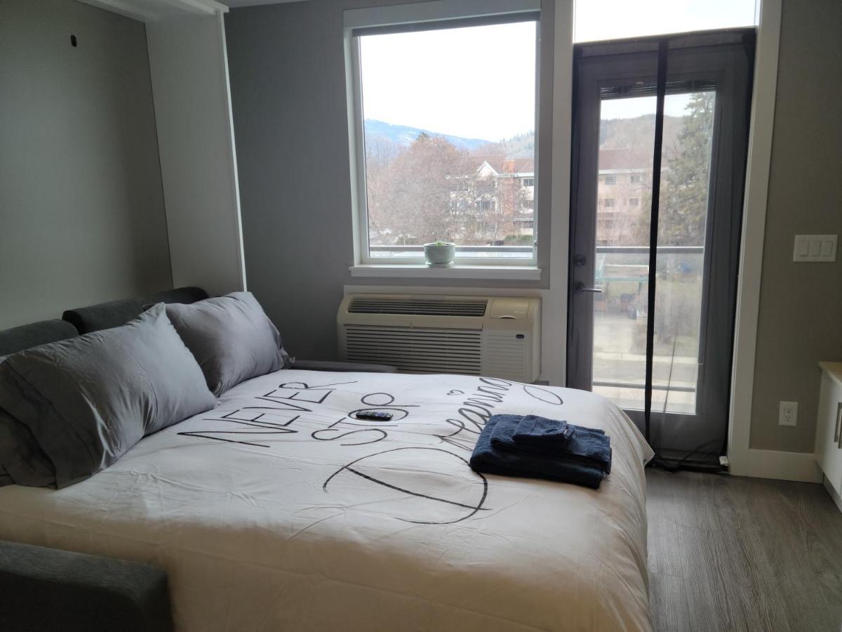 Cozy Studio Suite, 15Min Walk To Downtown Келоуна Екстер'єр фото